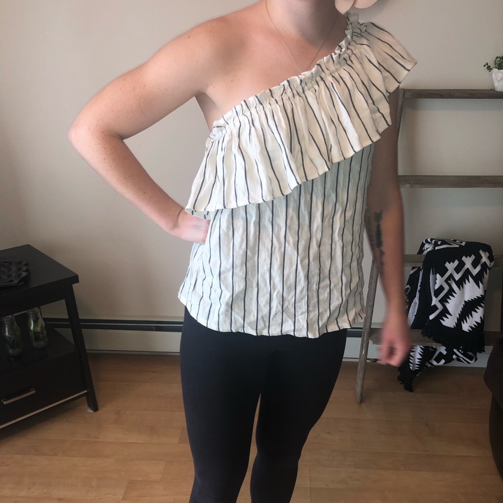 BillaBong off the shoulder shirt
